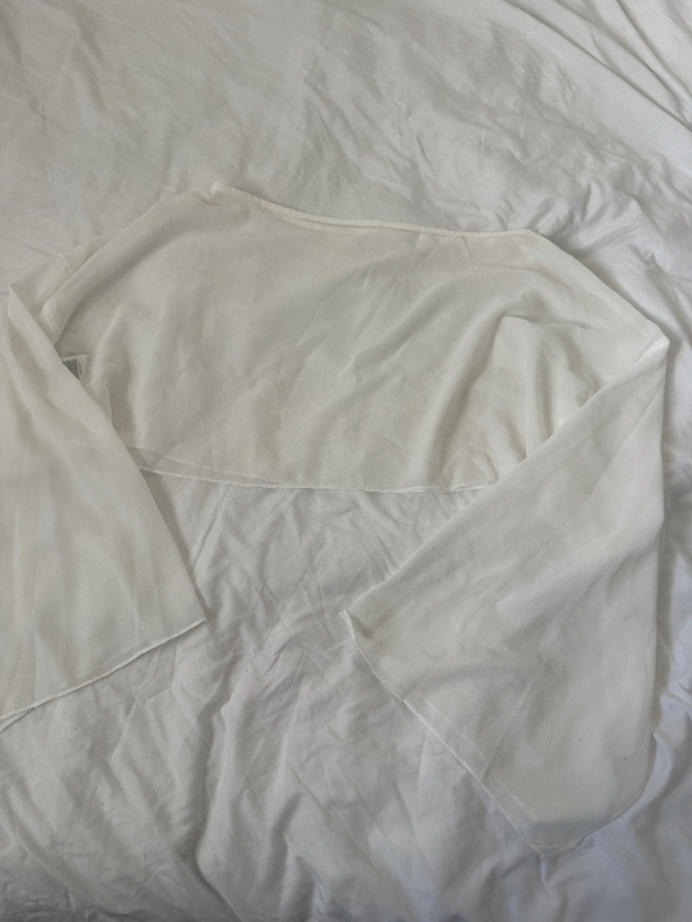 white crop long sleeve top   size medium   details: -NWOT -color: white  -semi s